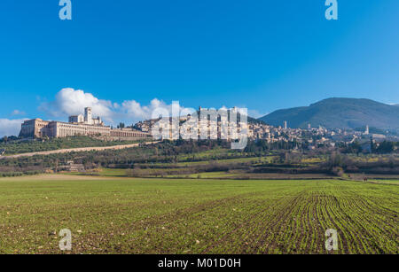 Assisi, Umbrien (Italien) - genial mittelalterlichen steinernen Stadt in Umbrien, mit Schloss und das berühmte Heiligtum des Heiligen Franziskus. Stockfoto