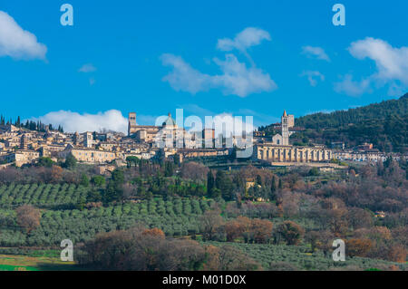 Assisi, Umbrien (Italien) - genial mittelalterlichen steinernen Stadt in Umbrien, mit Schloss und das berühmte Heiligtum des Heiligen Franziskus. Stockfoto