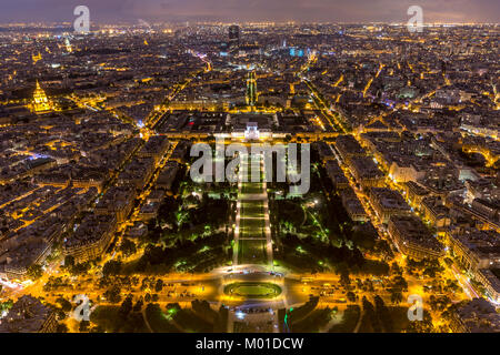 Von oben Luftbild zu Champ de Mars, Paris, Frankreich in der Nacht Stockfoto