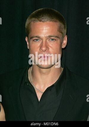 Brad Pitt die US-Premiere von Troy im Ziegfeld Theatre, New York City. Mai 10, 2004 RTSpellman/MediaPunch Stockfoto