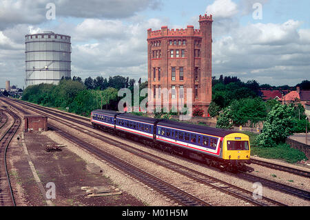 Ein Netzwerk Süd-ost Klasse 101 Metro-Cammel DMU-Set L 840 Arbeiten ein Service zur Southall in West London. 15. Mai 1993. Stockfoto