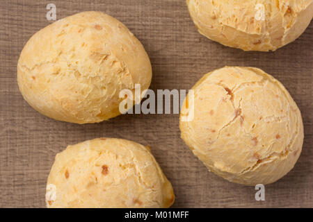 Käse Brot bekannt als Pao De Queijo in Brasilien (Minas Gerais), Chipa in Paraguay; Pandebono in Kolumbien, Pan de Yuca in Ecuador und Cunape in Boli Stockfoto