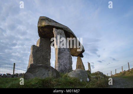 Legananny Dolmen bei Sonnenuntergang Stockfoto