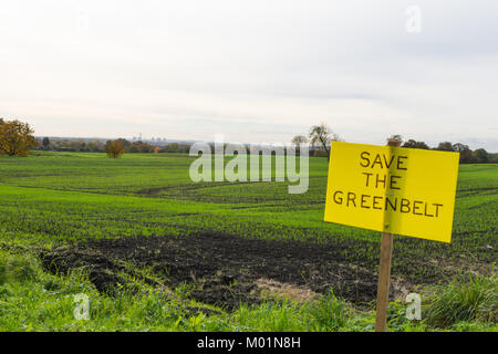 Speichern unsere grünen Gürtel Zeichen neben dem grünen Felder Stockfoto