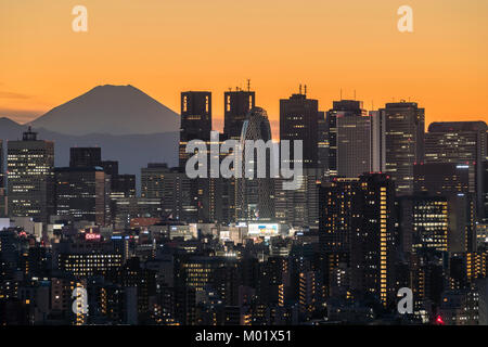 Shinjuku Wolkenkratzer und Mt. Fuji, Shinjuku, Tokyo, Japan Stockfoto