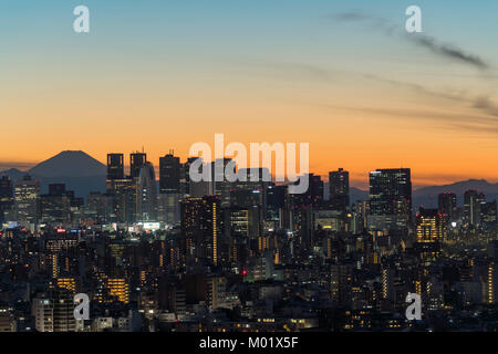 Shinjuku Wolkenkratzer und Mt. Fuji, Shinjuku, Tokyo, Japan Stockfoto