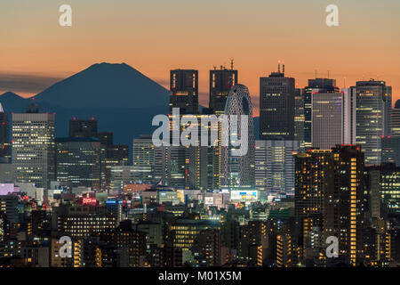 Shinjuku Wolkenkratzer und Mt. Fuji, Shinjuku, Tokyo, Japan Stockfoto