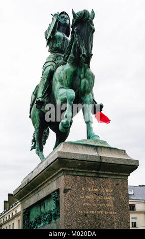 ORLEANS, Frankreich - 9. JULI 2010: Denkmal der Jeanne d'Arc auf Platz Place du Martroi in Orleans. Orleans ist die Hauptstadt des Loiret Abteilung ein Stockfoto