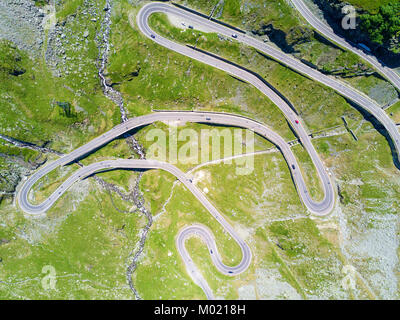 Luftaufnahme von transfagarasan Wicklung Landstraße in Rumänien Stockfoto