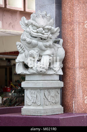 Skulptur in der Chinatown Gateway in Kuching. Stockfoto