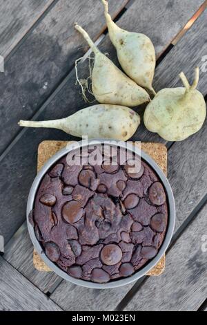 Flourless Schokolade Kuchen mit organischen Süßkartoffeln, Vielzahl Hawaiian Sonnenschein, Townsville, Queensland, Australien Stockfoto