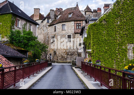 An den Ufern der Dordogne, finden wir dieses mittelalterliche Dorf namens Carennac in der französischen Region Midi-Pyrénées Stockfoto