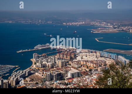 GIBRALTAR / GROSSBRITANNIEN - 09 Oktober 2017: Blick vom Felsen von Gibraltar Stockfoto