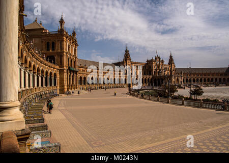 Sevilla, Andalusien/Spanien - 13. OKTOBER 2017: SPANIEN SQUARE KOLONNADE Stockfoto