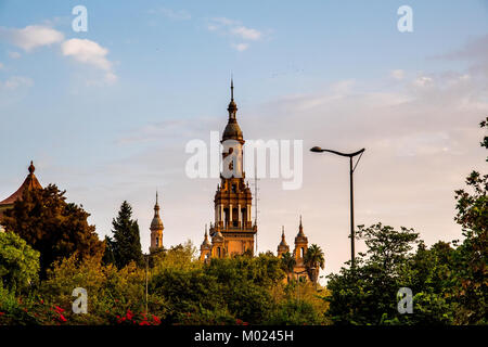 Sevilla, Andalusien/Spanien - 13. OKTOBER 2017: Turm auf Spanien SQUARE Stockfoto