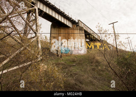 Graffiti Rail Road Bridge Stockfoto