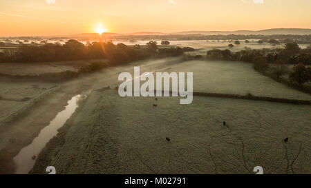 Sonnenaufgang über dem Fluss Adur in West Sussex, UK Stockfoto