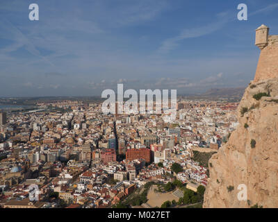 Panoramablick von der Burg Santa Barbara in Alicante. Costa Blanca. Spanien Stockfoto