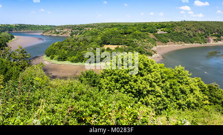 Reisen nach Frankreich - vor Ansicht des Trieux River Valley in der Nähe von Ploezal im Département Côtes-d'Armor in der Bretagne im sonnigen Sommertag Stockfoto