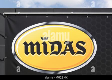 Grenoble, Frankreich - 25. Juni 2017: Midas Logo auf eine Wand. Midas ist eine amerikanische Kette von Automotive Service Center mit Sitz in Itasca, Illinois Stockfoto