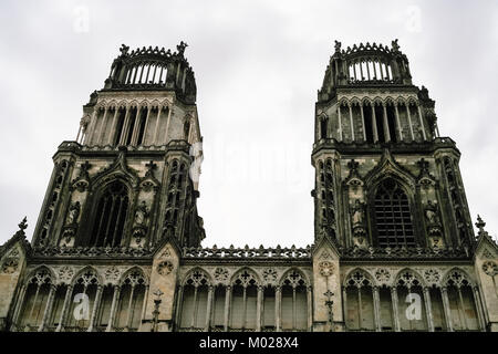 Reisen nach Frankreich - Türme von Cathedral (Basilika Kathedrale Sainte-Croix d'Orleans) in Orleans Stockfoto