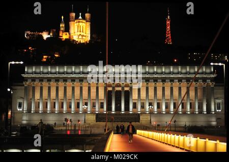 Wunderbare Aussicht auf des Berufungsgerichts Lyon, kleine Eiffelturm und Cathédrale Saint-Jean-Baptiste Stockfoto