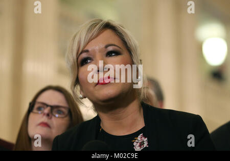 Sinn Feins Nordirland Leader Michelle O'Neill sprechen in der Großen Halle in Stormont nach Nordirland Sekretärin Karen Bradley und irische Außenminister Simon Coveney frische Runde der politischen Gespräche zur Wiederherstellung powersharing in Nordirland angekündigt. Datum: Donnerstag, 18. Januar 2018. Bradley beschrieb die Verhandlungen, die nächsten Mittwoch, da die letzte Gelegenheit, die dezentralen Einrichtungen in Belfast wieder zu beleben. Siehe PA Geschichte ULSTER Politik. Photo Credit: Brian Gesetzlosen/PA-Kabel Stockfoto