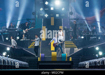 Die beliebten English-Irish pop und junge Band eine Richtung führt ein Live Konzert im Ullevaal Stadion in Oslo. Die band besteht aus Niall Horan, Liam Payne, Harry Styles und Louis Tomlinson. Norwegen, 19/06 2015. Stockfoto