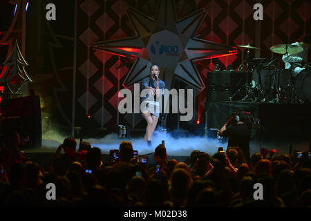 Y 100 iHeartRadio Jingle Ball 2017 bei BB&T Center in Sunrise, Florida bietet: Halsey Wo: Sunrise, Florida, United States Wann: 17 Dec 2017 Credit: JLN Fotografie/WENN.com Stockfoto