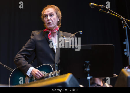 Der englische Sänger, Songwriter und Musiker Ray Davies ein Live Konzert mit Band an der Norwegischen Musik Festival Norwegian Wood 2015 in Oslo führt. Ray Davies ist früher als Sänger für die englische Band The Kinks bekannt. Norwegen, 13/06 2015. Stockfoto