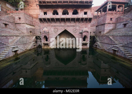 Die Tunwarji Ka Jhalara (Toor ji ka Jhalra) stepwell, Jodhpur, Indien Stockfoto