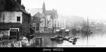 Im viktorianischen England - Whitby Jet Handel-Wm von Harker Jet Manufaktur Räumlichkeiten Erlen Abfälle, Church Street, Whitby, England (Mitte links), Yorkshire Stockfoto