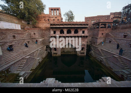 Die Tunwarji Ka Jhalara (Toor ji ka Jhalra) stepwell, Jodhpur, Indien Stockfoto