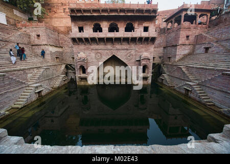 Die Tunwarji Ka Jhalara (Toor ji ka Jhalra) stepwell, Jodhpur, Indien Stockfoto