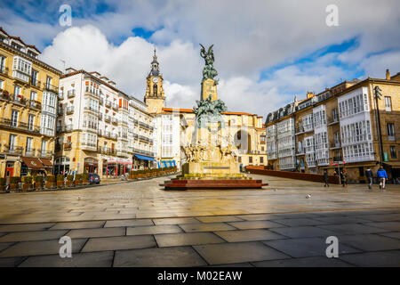 Vitoria, Spanien - Januar 12, 2018: Virgen Blanca Square in Vitoria. Vitoria-Gasteiz ist die Hauptstadt der Autonomen Gemeinschaft Baskenland ein Stockfoto