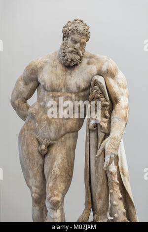 Neapel. Italien. Der Herkules Farnese, Museo Archeologico Nazionale di Napoli. Neapel Nationalen Archäologischen Museum. Hercules in Ruhe, römische Kopie, Ende Stockfoto