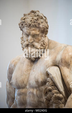 Neapel. Italien. Der Herkules Farnese, Museo Archeologico Nazionale di Napoli. Neapel Nationalen Archäologischen Museum. Hercules in Ruhe, römische Kopie, Ende Stockfoto