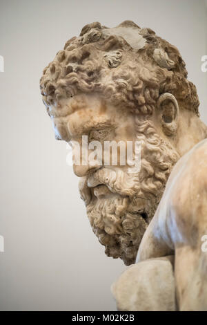 Neapel. Italien. Der Herkules Farnese, Museo Archeologico Nazionale di Napoli. Neapel Nationalen Archäologischen Museum. Hercules in Ruhe, römische Kopie, Ende Stockfoto