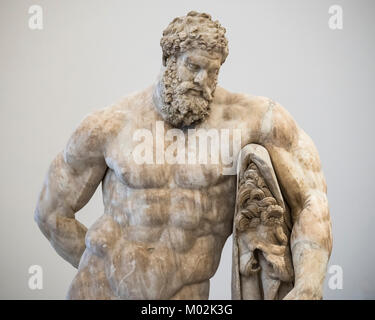 Neapel. Italien. Der Herkules Farnese, Museo Archeologico Nazionale di Napoli. Neapel Nationalen Archäologischen Museum. Hercules in Ruhe, römische Kopie, Ende Stockfoto