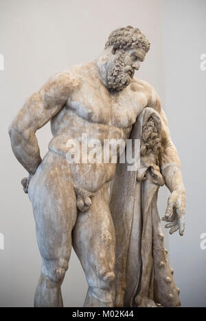 Neapel. Italien. Der Herkules Farnese, Museo Archeologico Nazionale di Napoli. Neapel Nationalen Archäologischen Museum. Hercules in Ruhe, römische Kopie, Ende Stockfoto