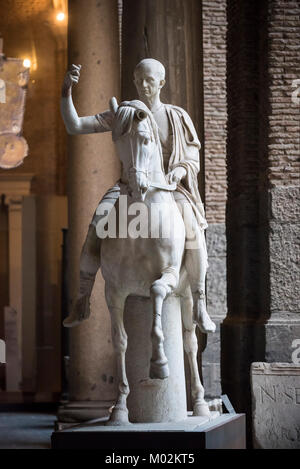 Neapel. Italien. Reiterstandbild von Marcus Nonius Balbus, von Herculaneum. Museo Archeologico Nazionale di Napoli. Nationalen Archäologischen Museum. Stockfoto