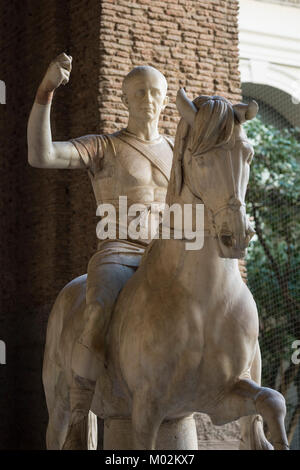 Neapel. Italien. Reiterstandbild von Marcus Nonius Balbus, von Herculaneum. Museo Archeologico Nazionale di Napoli. Nationalen Archäologischen Museum. Stockfoto