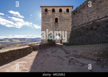 Schloss von Torrechiara, mittelalterliche Festung aus dem 15. Jahrhundert und Palast in Langhirano in der Nähe von Parma, Emilia Romagna, Norditalien, Außenansicht Stockfoto