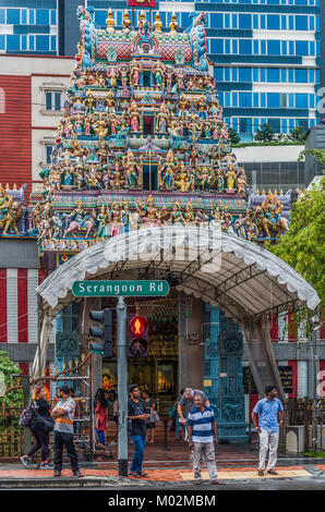 Die Menschen in den Straßen von Little India, Singapur Stockfoto