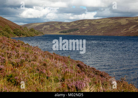 Loch Muick im Glen Muick auf der Balmoral-plantage südlich von Braemar und Ballater, Aberdeenshire, Schottland Stockfoto