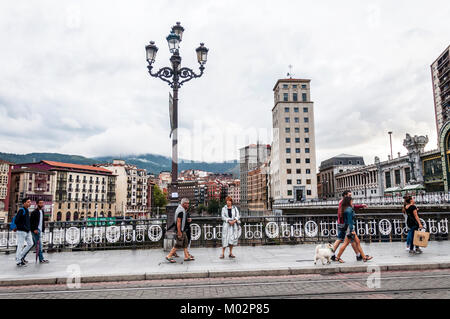 Menschen zu Fuß in Bilbao, Baskenland, Spanien Stockfoto
