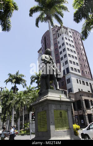 Den imposanten Boulevard, Place d'Armes" ist mit Royal palms gesäumt und führt bis in das Regierungsgebäude, eine schöne französisch-kolonialen Struktur d Stockfoto