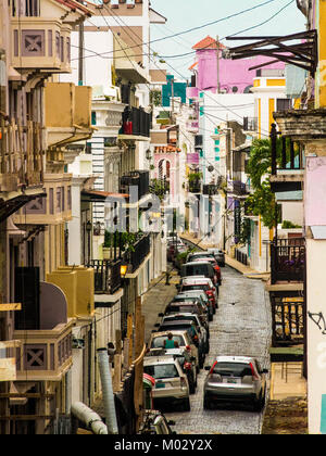Eine Straße in der Altstadt von San Juan, Puerto Rico. Stockfoto