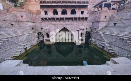 Die Tunwarji Ka Jhalara (Toor ji ka Jhalra) stepwell, Jodhpur, Indien Stockfoto