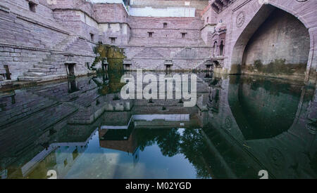 Die Tunwarji Ka Jhalara (Toor ji ka Jhalra) stepwell, Jodhpur, Indien Stockfoto